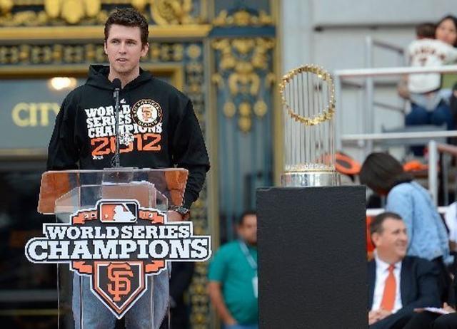 1632321170777079707.jpg sf-giants-player-buster-posey-talking-at-podium-after-world-series-win-wire-3b71863c0ac46c52.jpg