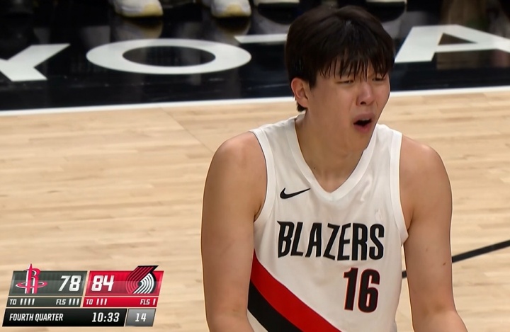 b体育电脑版下载-拓媒：杨瀚森总抱怨裁判 可有些犯规/违例太明显 难道在CBA不吹？